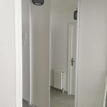 Apartment Avec Cuisine Separee Proche De La Gare Annemasse